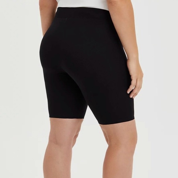 Torrid black lightning bolt biker short size 4X - Picture 2 of 7